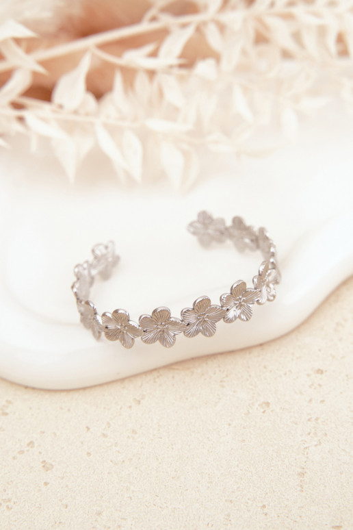 Un bracelet Féminin en acier inoxydable avec des motifs florauxuszki couleur argent