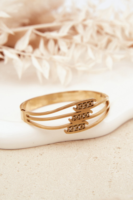 Féminin Un bracelet en acier inoxydable couleur dorée