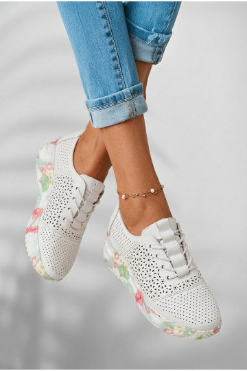 Peau avec des éléments ajourés chaussures Féminin couleur blanche Telina