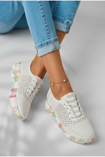 Peau avec des éléments ajourés chaussures Féminin couleur blanche Telina 2