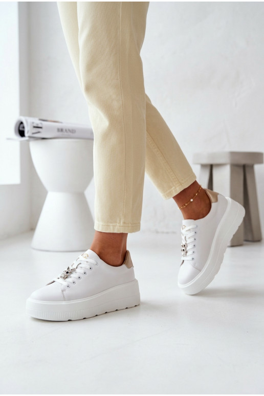 Peau Chaussures modèle baskets Féminin avec une plateformePrzypinką Vinceza 39973 couleur blanche