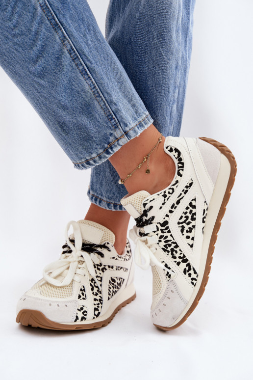 Peau en daim Chaussures modèle baskets Féminin Big Star TT274548 couleur blanche