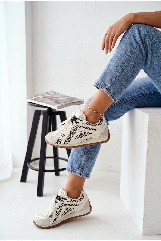 Peau en daim Chaussures modèle baskets Féminin Big Star TT274548 couleur blanche