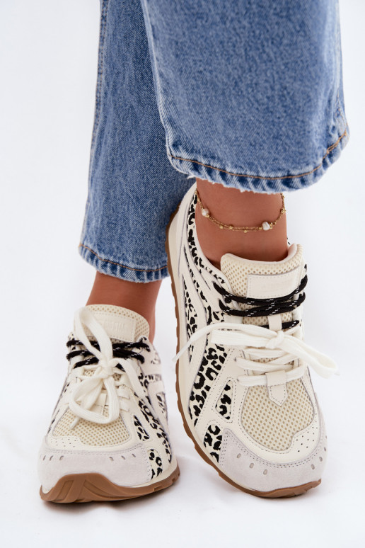 Peau en daim Chaussures modèle baskets Féminin Big Star TT274548 couleur blanche