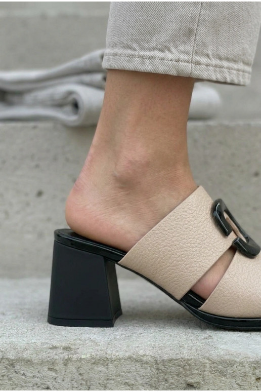 Pantoufles pour femmes Découper I avec boucles avec des talons Vinceza 62284 beige