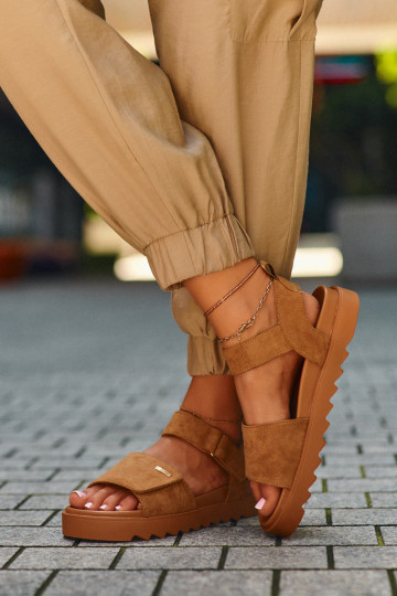 Sandales à plateforme en daim pour femmes Big Star NN274705 couleur brune
