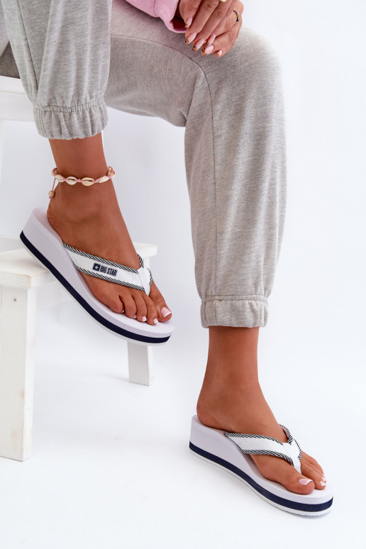 Chaussons Chaussons Féminin avec une plateforme Big Star NN274A726 couleur blanche