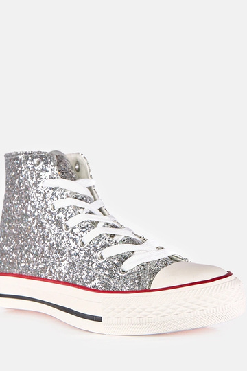 Baskets brillantes...