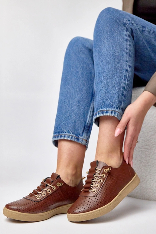 Baskets brunes à enfiler perforées Adèle