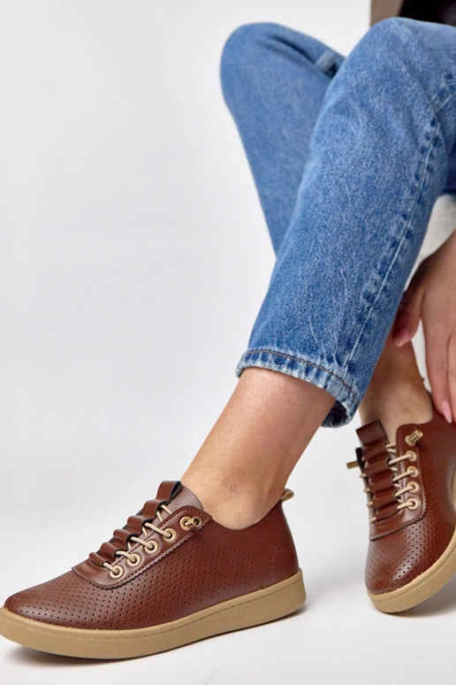 Baskets brunes à enfiler perforées Adèle