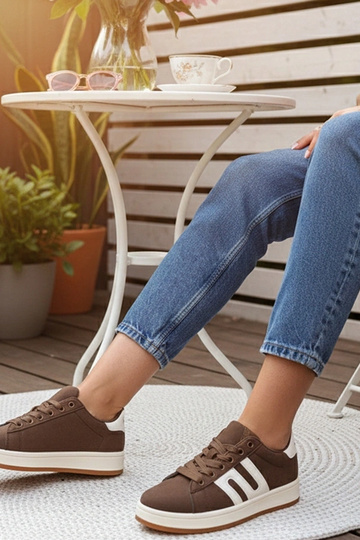 Baskets quotidiennes brunes... 2