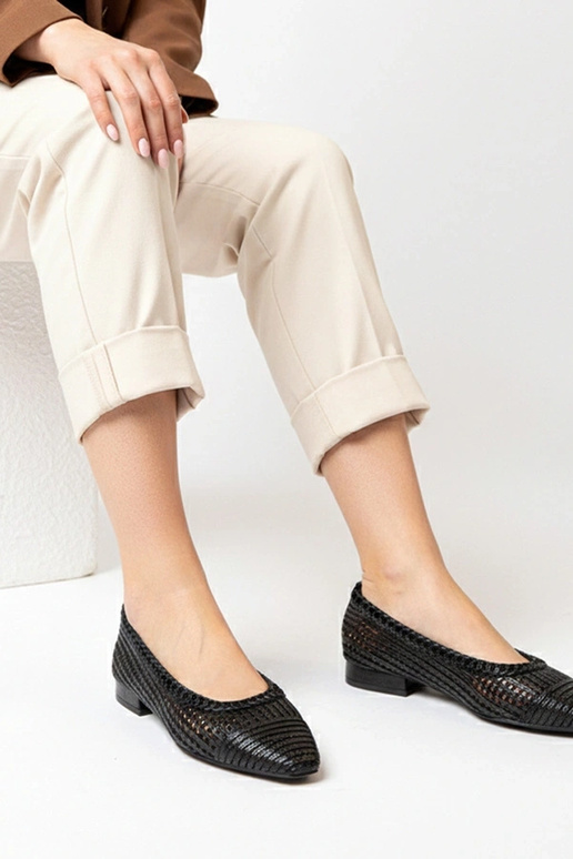 Ballerines noires ajourées à petit...