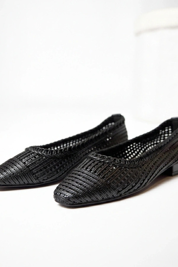 Ballerines noires ajourées à petit talon Simone 2