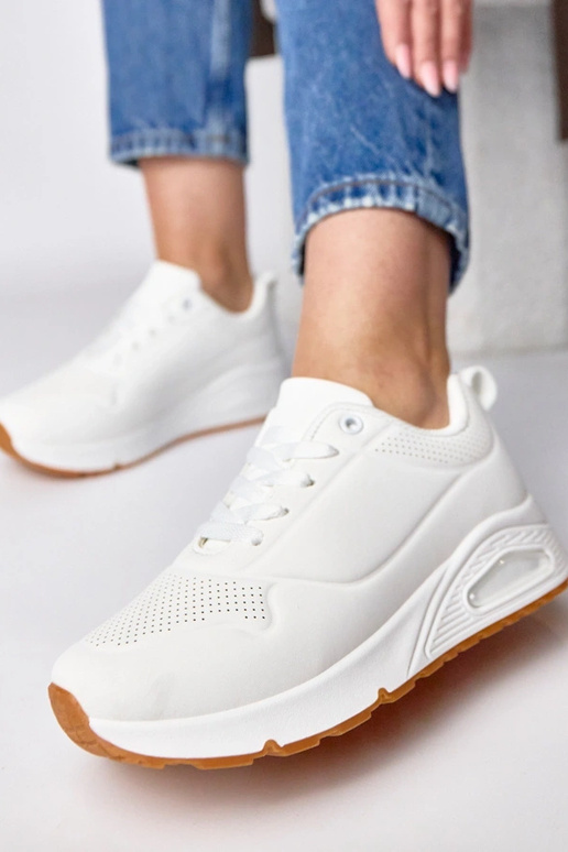 Baskets blanches à semelle épaisse...