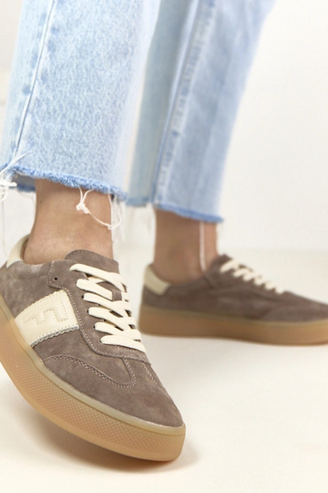 Baskets en cuir marron... 2