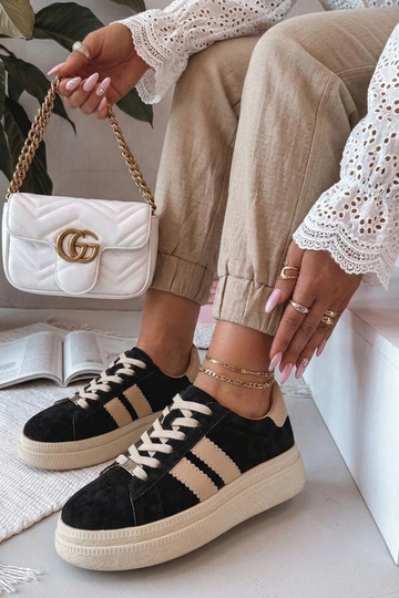 Baskets en cuir noir avec...