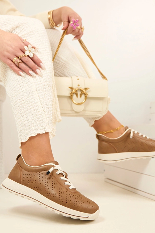 Baskets sportives ajourées à enfiler...