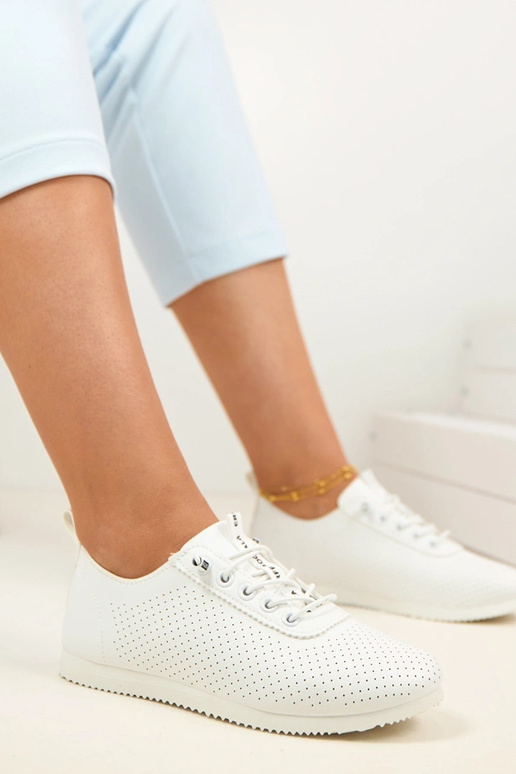 Baskets sportives légères ajourées...