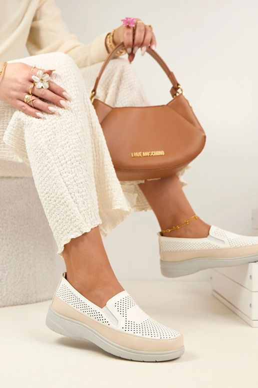 Mocassins ajourés blancs et sable...