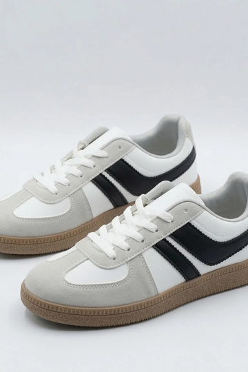 Baskets de tennis blanches...