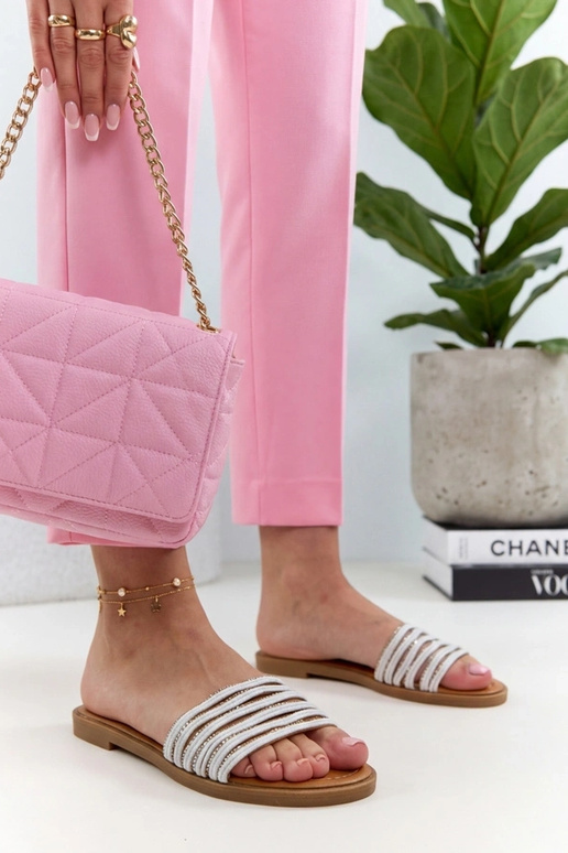 Chaussons blancs ornés de zircon Adeline