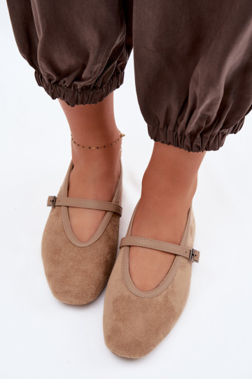 Ballerines avec des sangles en daim écologiqueoÀe beige Felora