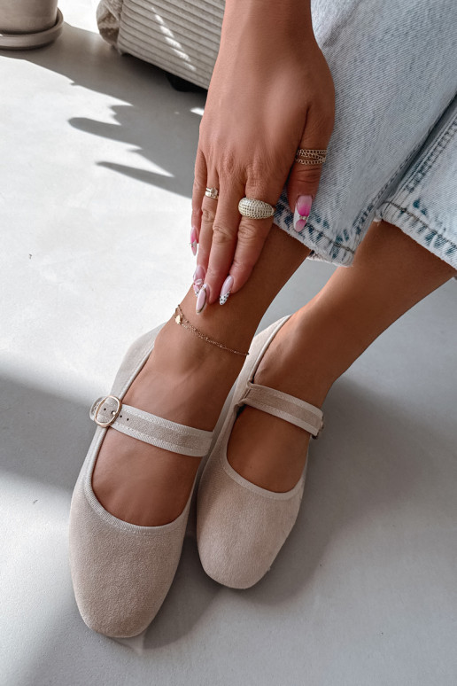 Ballerines avec des sangles I Złotą avec boucles couleur ivoire Kelisa