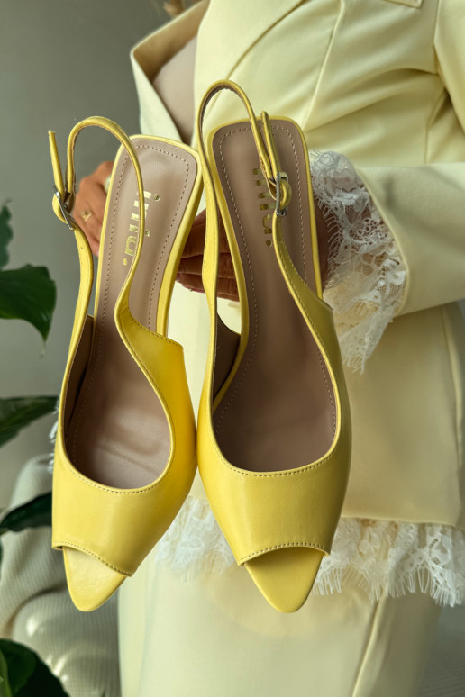 Sandales pour femmes avec des talons fins couleur jaune Sevina