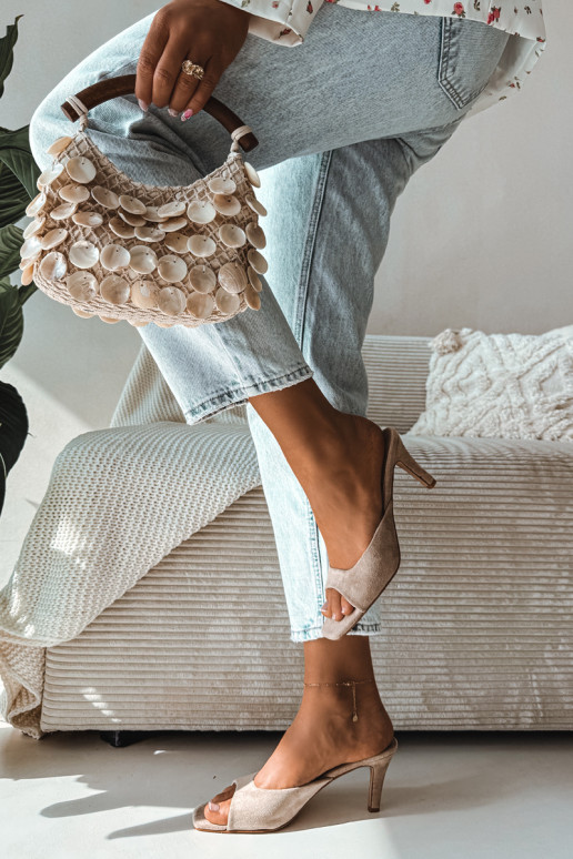 Pantoufles pour femmes Activé Smukłym Obcasie beige Revina