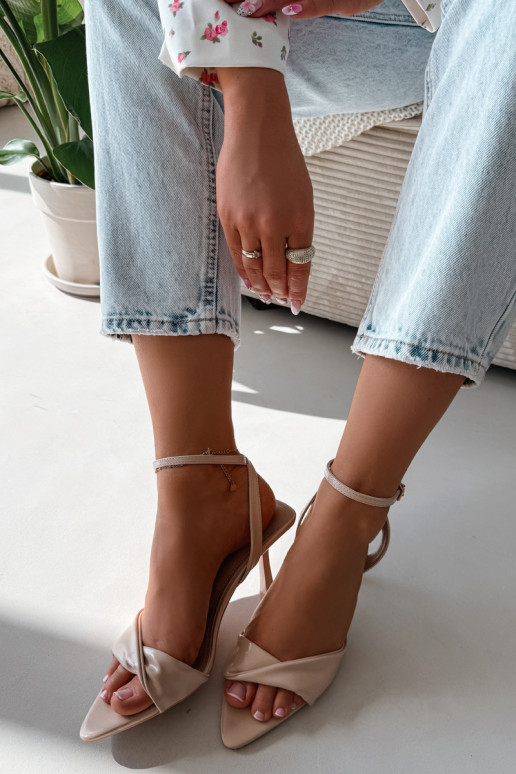 Sandales pour femmes avec des talons fins en cuir écologique beige Sedira