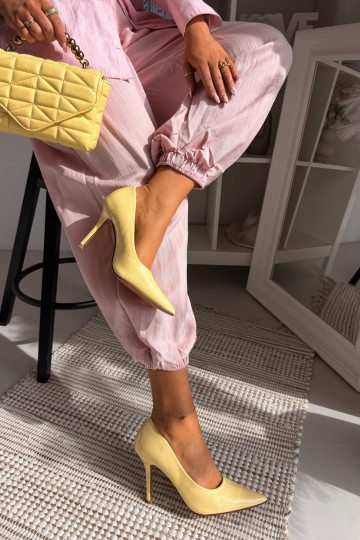Talons aiguilles vernies classiques en simili cuir jaune Odira