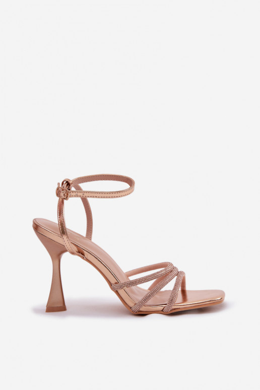Sandales pour femmes avec des talons Ze Zdobionymi Paskami Szampańskie Gedira