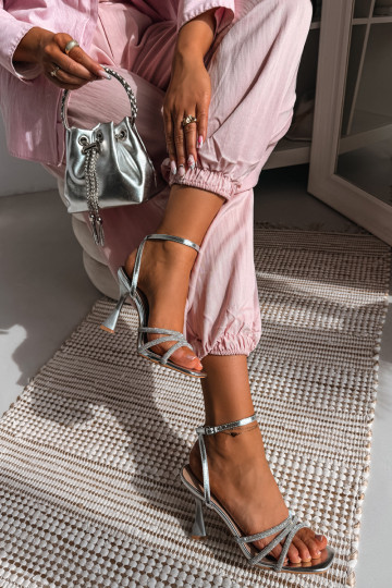 Sandales femmes à talons décorées de lanières couleur argent Gedira 2