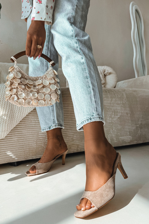 Pantoufles pour femmes Activé Smukłym Obcasie beige Revina