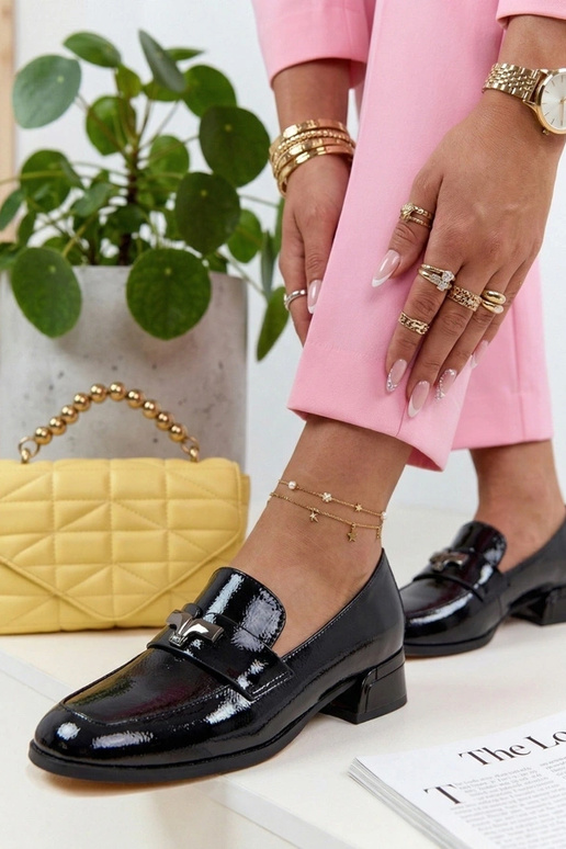 Mocassins noirs élégants vernis avec...