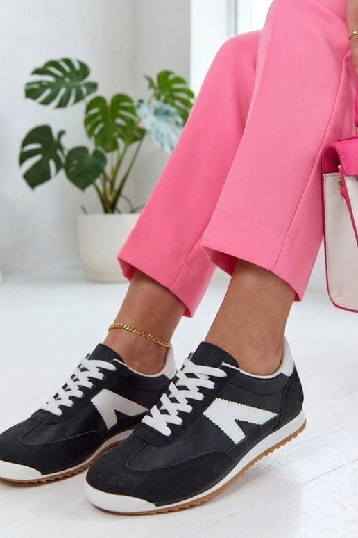 Baskets noires avec éléments blancs Saga