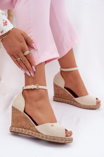 Sandales pour femmes avec une plateforme Avec tresse DANSrangler 20261086.06V couleur ivoire