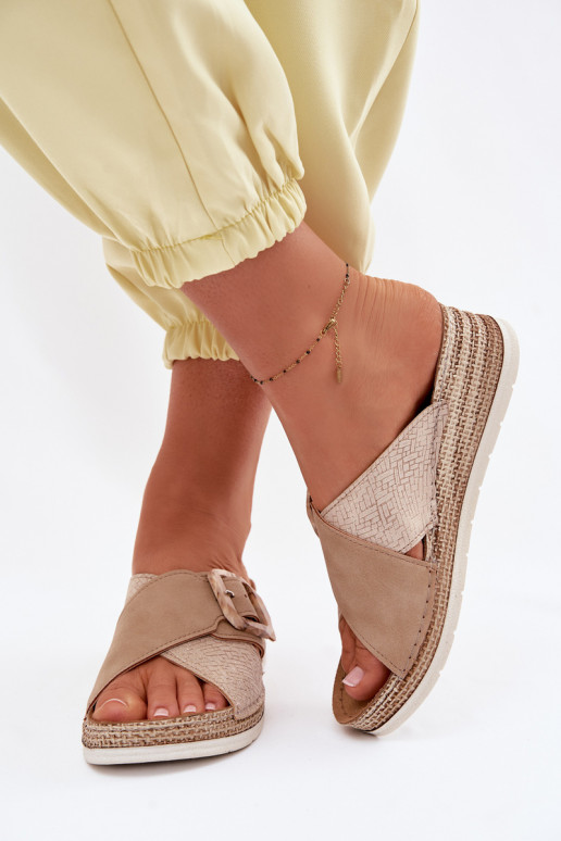 Pantoufles pour femmes avec une plateforme décorer avec boucles Inblu RV000012 marron