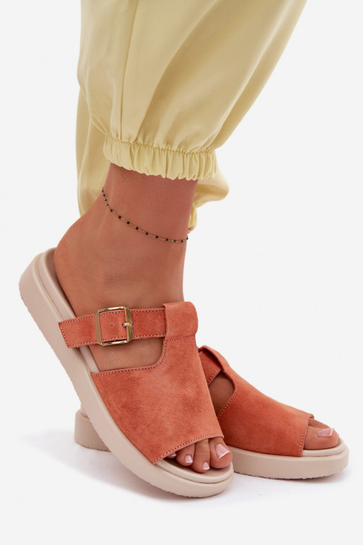 Chaussons femme en daim avec une plateforme avec boucles dorées couleur orange Zemela