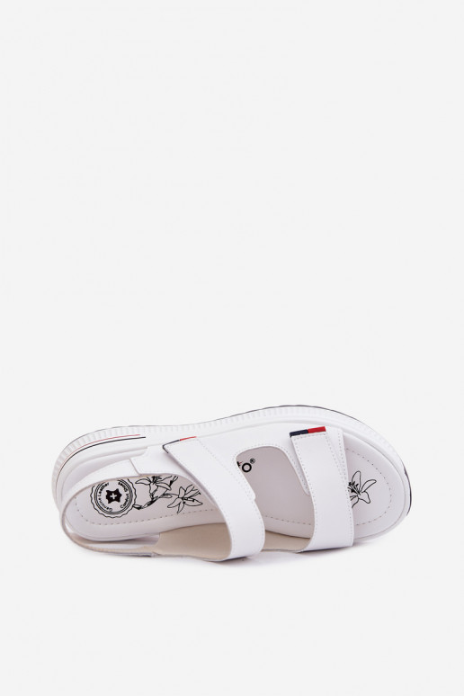 Sandales pour femmes Féminin avec une plateforme avec attaches adhésives couleur blanche Jemela