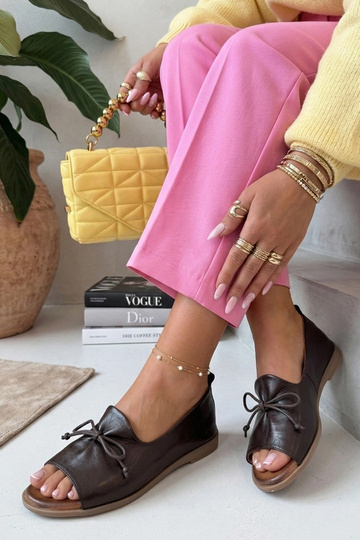 Ballerines en cuir marron à...