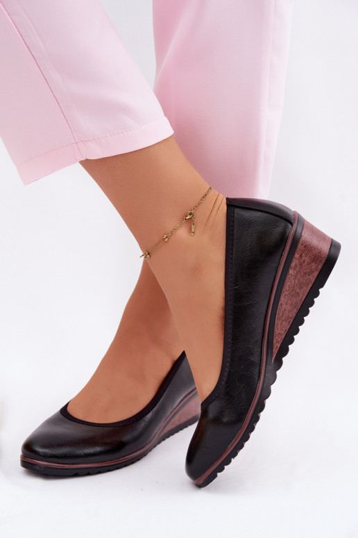 chaussures Féminin avec une plateforme Vinceza 58628 couleur noire