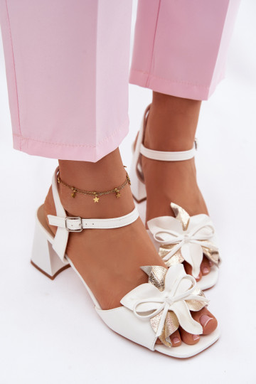 Sandales à talons pour femmes avec décorations florales Vinceza 20283 couleur blanche