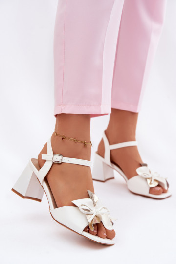 Sandales à talons pour femmes avec décorations florales Vinceza 20283 couleur blanche 2