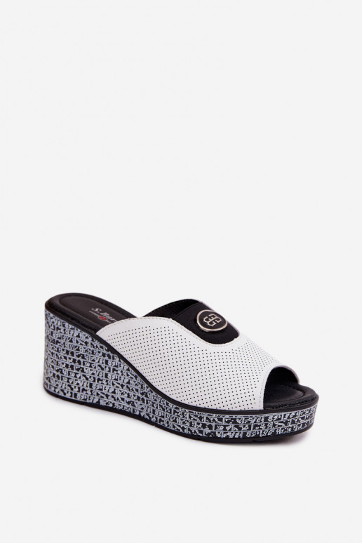 Pantoufles en cuir avec une plateforme avec des ornements S.Barski LR61-7011 couleur blanche