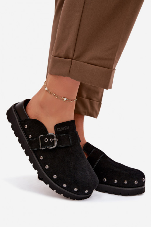 Chaussons Sabots en daim avec une plateforme avec des rivets I avec boucles Big Star TT274951 couleur noire