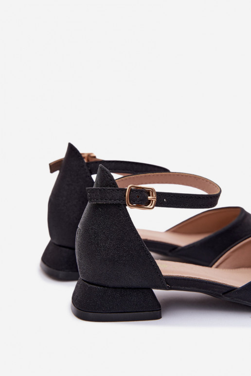 Puéril Sandales brillantes Sur un talon bas couleur noire Nelly