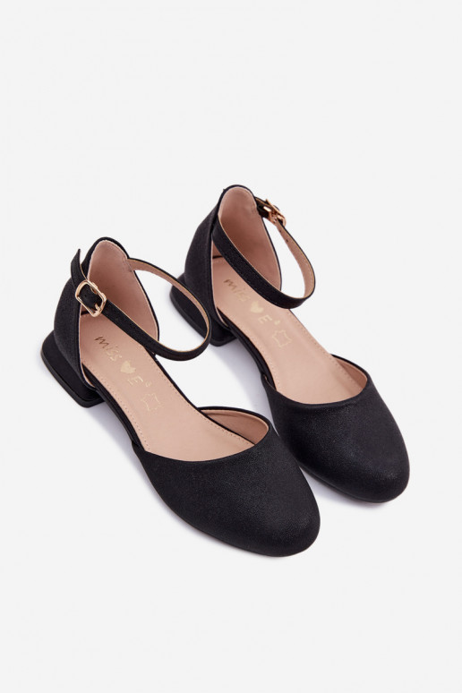 Puéril Sandales brillantes Sur un talon bas couleur noire Nelly