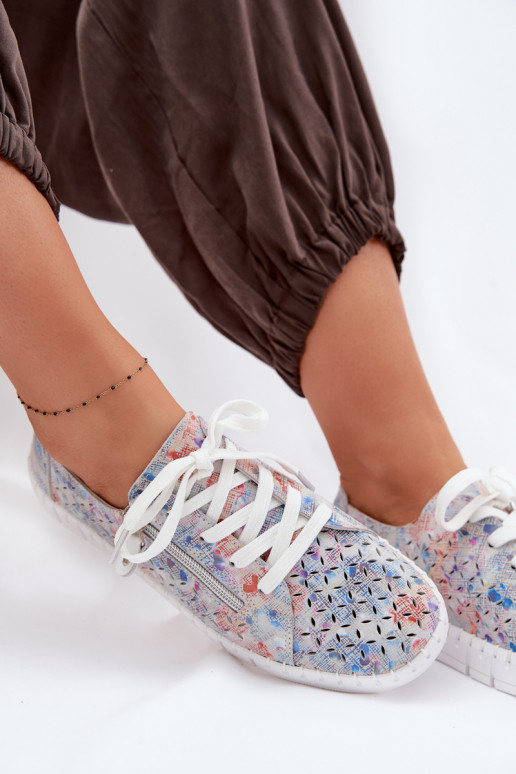 avec des éléments ajourés chaussuresActivéturalnego en daimu couleur argent Kamelia