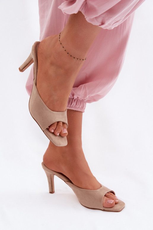 Pantoufles pour femmes Activé Smukłym Obcasie beige Revina